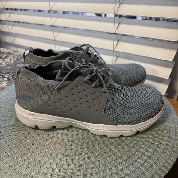 Skechers Womenโs Running Shoes ๐ - Picture 3 of 8